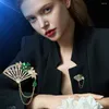 Broschen Vintage -Fan für Frauen Grüne Kristall Blume Quaste Lapel Pins Frauenkleid Accessoires Schmuck Geburtstagsfeiertag Geschenke