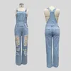 女子ジーンズのファッション前かがみの女性青全体の破れた作業服デニムジャンプスーツルーズポケットスリムサスペンダーズボン