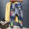 Mens Graffiti Jeans Fashionable Spray Paint Tear Holes Personlig hiphop gata Kläder Menskläder Ultra-tunn tonårsdoft Trojan Horse 240510