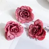 Fleurs décoratives 10pcs 5 cm Small Small Rose Head Fleur de soie bricolage Robe de mariée de poitrine