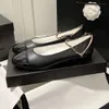 Designer schoenen Paris merkontwerper Black Ballet Flats schoenen vrouwen lente gewatteerde echte lederen slip op ballerina luxe ronde teen dames jurk schoenen