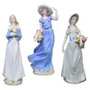 Figurines décoratines Basket de fleur fille Figurine Crafts décor décor cadeau de bureau décoration figure en porcelaine pour la bibliothèque à la maison de bureau