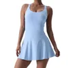 Femmes Hollow Out Back Tennis Golf Mini Gym Yoga Fiess Wear Us 2 en 1 robe Jirts avec coussin