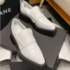 Véritable créateur rétro Marque pour femmes carrées petites chaussures en cuir uniques uniques uniques de haute qualité