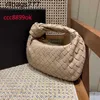 Woven Jodie Small Venetabotegs 2024 Classic Mini Knot Fashionable grande capacité Compacte Poldatle Milk Tea Handheld Womens Sac