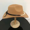 Berets Cowboy Fedora Hat Men's Wool Felt Ladies Rouled Edge Cowgirl Jazz avec le cuir Knight Grand Panama