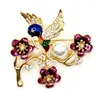 Brooches Hummingbird en fleur Brooch épingle en ramine de fausse perle