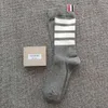 Herrensocken TB Socken mit vier Streifen auf den Middle Tube Herren und Damen Streifen Paare Populäre trendige und personalisierte Baumwollsocken 5t0p