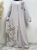 Etnische kleding Nieuwe moslimvrouwen Fashion Cardigan Long Slve Midden -Oosten Damesjurk Saoedi -Arabië Dubai Damese Dress Borduurwerk Jurk Show T T240510