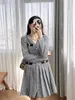 Lässige Kleider "Französische Eleganz" 2024 Frühlingsstil Eleganz V-Ausschnitt Tausend Vogelraster Langarmiges kurzes Frauen-Faltenkleid für Frauen