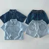 2024 Baby Solid Denim Set Set Set Boys and Girls Denim Shirts and Shorts Two Piece Set Is Simple Casual Sportswear 2PCS 240511