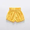 Shorts 2024 Nouveaux vêtements pour bébés pantalons de filles d'été Girls de printemps floger en coton solide pantalon pantalon pain moustique D240510