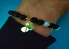 Les brins en perles brillent dans les femmes noires bracelet fluorescence bijoux élastique créativité des hommes lumineux charmez la pierre naturelle B4115477