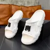 Designer Slippers élégants pour hommes Sports décontractés Sandales Sandales Blanc Blanc Sandle Sliders Man Summer Beach Room Shoes Taille 39-46 Mules Dhgate