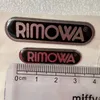 Designer Classic Fashion PC Soft Label Größe Soft Label wird mit RMowa Earth Sticker und internem Etikett -Aufkleber -Metall -Logo -Logo -Etikett auf Lager geliefert