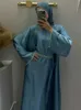 エスニック衣類ラマダンkaチェーンサテン着物2ピースアバヤセットトルコイスラムドレスイスラム教徒セット女性のためのアバヤ