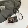 Stumi a tracolla Donne Small Leopard Prin Borse Designer Designer in pelle Brown Square Messenger Girls Travel Telefono Crossbody