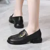 Casual Shoes 2024 Cowhide Flat Women Wodtaperfrau zum Fahren und Gehen großer Zehen Braunes schwarzes Leder groß Größe 43