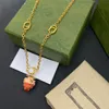 18K Gold plattierte Luxusdesigner Messing Anhänger Halsketten G Brief Erdbeeren Halskupfen Halskette Halskette Heirate Weihnachtsstecker 47 cm