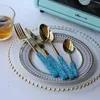 Luksusowy niebieski diamentowy nóż łyżki łyżki łyżki błyszczące w zachodnim steku używane do dekoracji kuchennych i jadalnych 240506