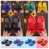 2024 neuer Designer Black Anti Slip Soft Soled Pantoffeln für Haushaltsjungen Sandalen für Kinder Innens Sommer Eltern-Kind-Sandalen