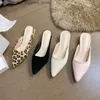 Slippers 2024 Été Nouveau femme Fashion Slide Pointy Leopard Print Design Light and Fin Low Talon Black Design Casual Shoes Q240511