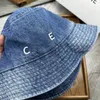 Chapeau de seau denim noirs hommes femmes designer chapeaux de baseball brodés d'été casquette de balle de mode mens de protection solaire décontractée le chapeau de soleil de soleil classique