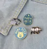 Serie Polar Bear Broches Mujeres Mujeres Round Animal Letter Pins Pins European Mountain Tree Moon Insignia Broche PI2315892