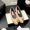 Designer schoenen Paris merkontwerper Black Ballet Flats schoenen vrouwen lente gewatteerde echte lederen slip op ballerina luxe ronde teen dames jurk schoenen