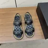 Toppkvalitetsdesigner Sandaler quiltade kedjor Slipper Kedjekedja Guld 100% kalvläder glider glid på mulor Slingback Platform Summer Fashion Beach Shose