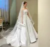 Eleganti abiti da sposa in raso senza spalline lunghi con tasche A-line Spesele senza maniche in avorio Spazza il treno da sposa per donne semplici per donne