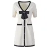 Summer White Plaid Ribbon Tie Bowknot Dress Kort ärm V-hals knappar Knälängd Casual klänningar Y4W09233001