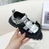 Sandals 2024 Summer New Childrens Shoes Non Slip Girls Princess Little Leather with Sole Sole و Hollow H240510