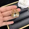 Kvinnor Pearl Stud Earrings Designer 925 Silver Diamond Earring Fashion Letter Ear Studs Lady Luxury Hoops F Designers smycken Top With B 273G
