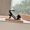 Женские цветочные каблуки украшены круглыми пальцами с открытыми пальцами на высоких каблуках Регулируемые сандалии с заниженным роскошным ощущением дизайнерских туфель