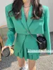 Abiti da lavoro 2024 Spring Autumn Edizione coreana Design Sense Blazer Short Blazer Set a due pezzi Stupia gonna a vita Donna