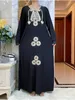 Etniska kläder 2023 Dubai Elegant Black Abaya Prayer Long Slve Dress for Muslim Islamic Women Embroidery Rhinestone Clothes Arab Turkish Robe T240510