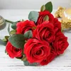 Fleurs décoratives 10 têtes de mariage rose artificielle tenant un vrai bouquet de faux fleurs pour la décoration de jardin à la maison