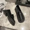 Lässige Schuhe braune schwarze Punk-Plattform Frauen aus Slippern runder Zehen