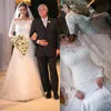 Modest White Ivory Off Boder Spaping Long Manches Lace A Line Bridal Robes Robes de mariée Roes Back avec bouton couvert Custom 303Q