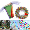 String triangolari di bandiere colorate per decorazioni per feste per i cantieri di costruzione del triangolo di apertura e di avvertimento per matrimoni