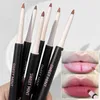 Lip Pencils 3d Velvet Matte Lip Pencil Waterdicht Duurzame natuurlijke contour Lipstick Pen Niet -plakkerige Cup Lipstick Cosmetics D240510