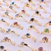 Qianbei Wholesale 50pcs / Set Femme Crystal Rignestone Golden Couleur Femmes Anneaux de fiançailles Bijoux de mariage 240508