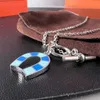 Hangende kettingen Designer Blue Horseshoe hanger ketting met uniek en onderscheidend uniek ontwerp uniek lange neksenmodieus voor mannen en vrouwen om te dragen