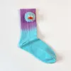 Chaussettes masculines printemps 2022 Nouvelles chaussettes de design de niche pour hommes et femmes avec une teinture à la mi-longueur Dye à la main cousu à la main mignon bozo canard