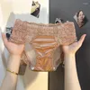 Femme de la culotte en satin en dentelle sexy