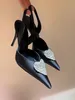 Luksusowe wyciągnięte serce z sercem Slingback Women Women Heels in White Black Satin Inaged Pumps Pumps Lady Elegant Party Wedding Suknianta EU35-42