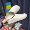 Klassische Clogs Designerin Sandalen Frauen rutschen Luxusplattform -Absätze Pantoffeln Flache Mode -Mens Schuhe weiß schwarzer Kastanien Sommer Sandale Sliders Sandalias Sandles