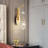 Camera da letto in cristallo di gelatine lampada da parete accanto a un semplice soggiorno moderno soggiorno in stile moderno.