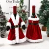 Decoratieve beeldjes Kerstwijnflessen Set Red Velvet Dress Bag Mouw Santa Claus Kostuum Kerstmis Jaar Jaar Dinertafel Decor